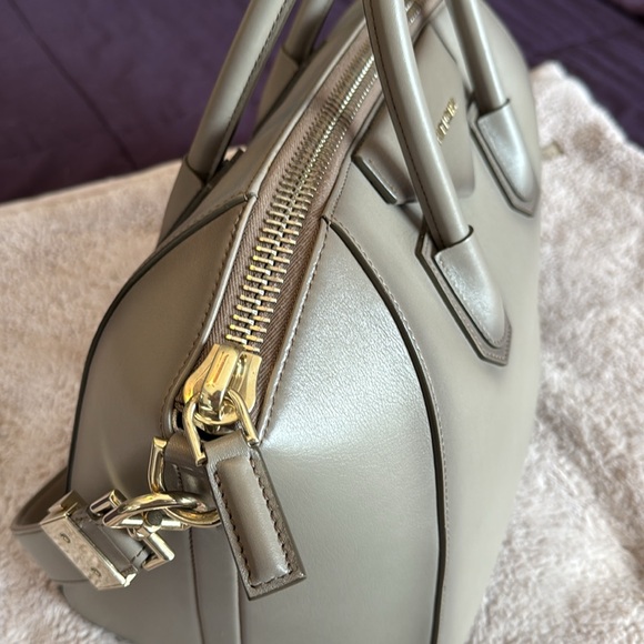 Givenchy Antigona Medium - Picture 4 of 14